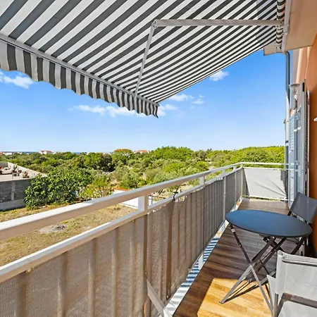 1 Bedroom Beautiful In Apartamento *