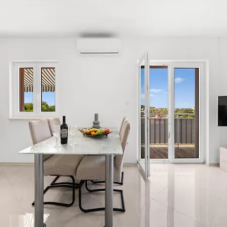 1 Bedroom Beautiful In Apartamento