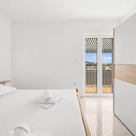 1 Bedroom Beautiful In Apartamento *