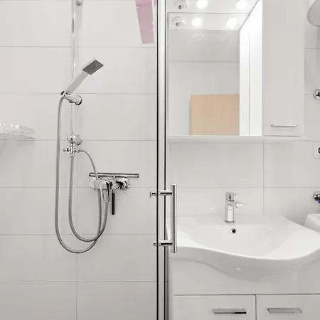 Apartamento 1 Bedroom Beautiful In Rogoznica (Sibenik-Knin)