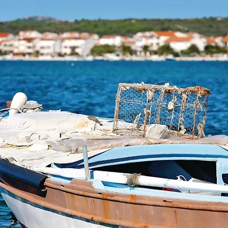 1 Bedroom Beautiful In Rogoznica (Sibenik-Knin)